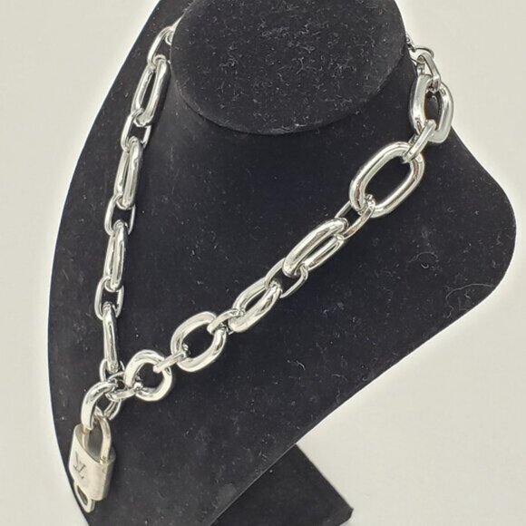 Authentic Louis Vuitton Lock & Key with Unbranded Silver Plated Chain Necklace - Picture 3 of 6